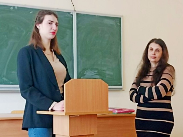 Розповідає Олександра Фоменко.jpg